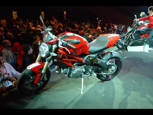 Re Ducati MONSTER 1100 EVO